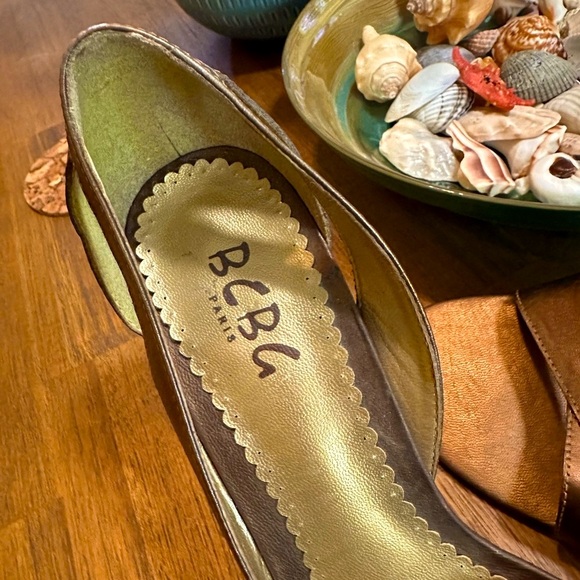 BCBG bronze heels,  8.5 - Picture 5 of 8
